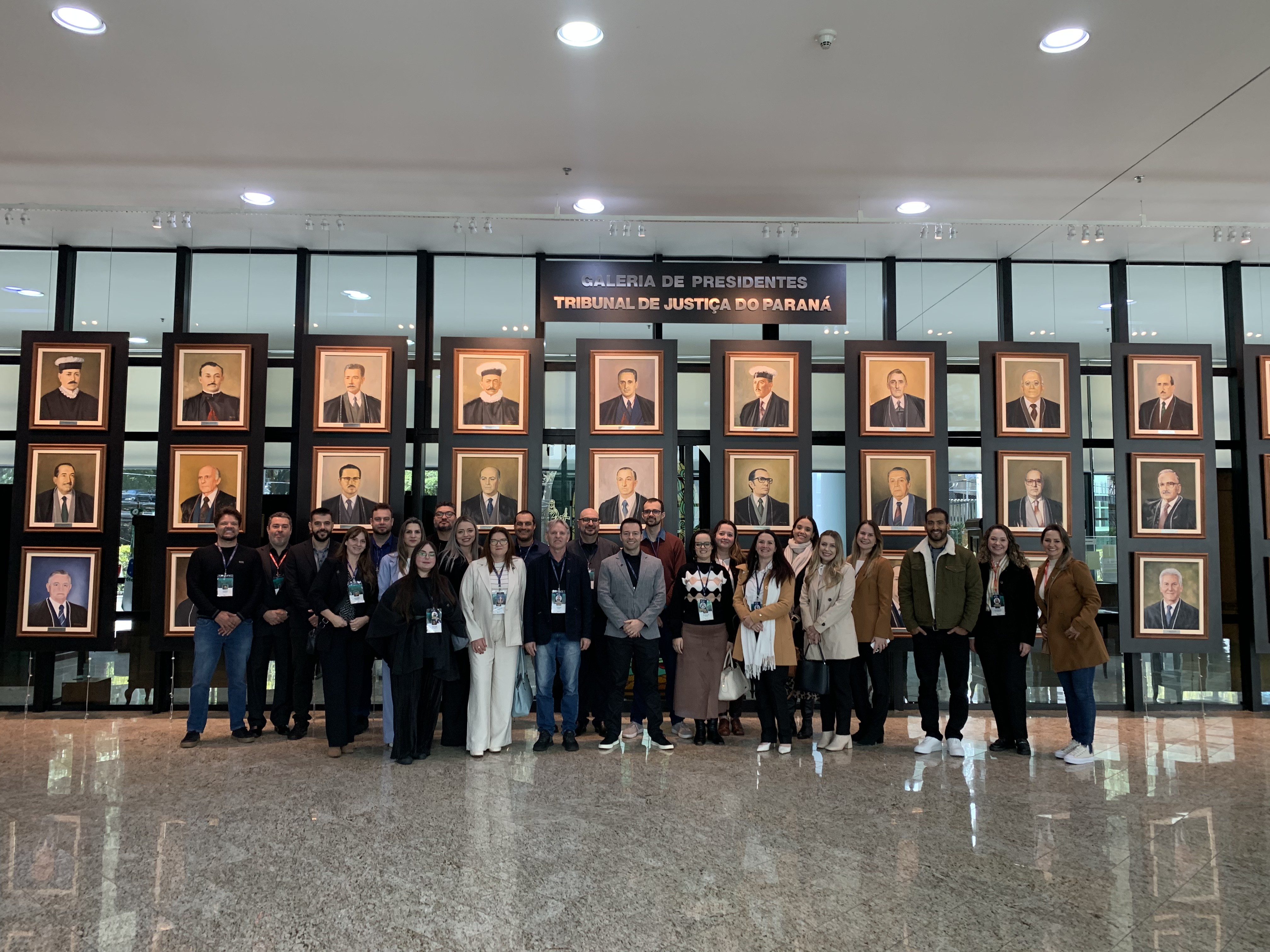 Servidores da região de Francisco Beltrão realizam visita institucional no TJPR